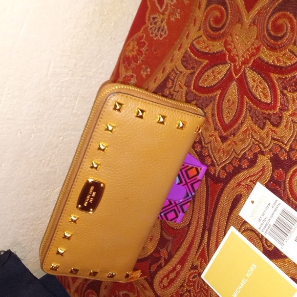 Michael Kors Jet Set Studded Continental Leather Wallet NWT - Picture 5 of 13